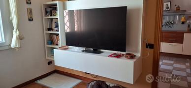 Mobile Porta TV sospeso