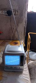 TV portatile con radio 