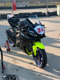 YAMAHA R3