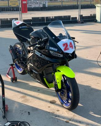 YAMAHA R3