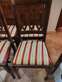 4 sedie in legno con imbottitura.