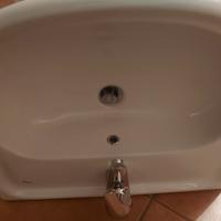 lavandino bagno con colonna e miscelatore 