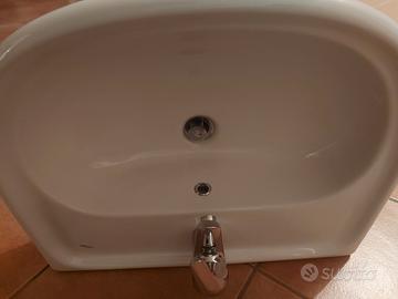 lavandino bagno con colonna e miscelatore 