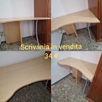 scrivania beige minimalista