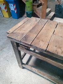 banco in legno antico da lavoro