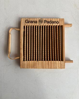 Grattugia Vintage Grana Padano in Legno
