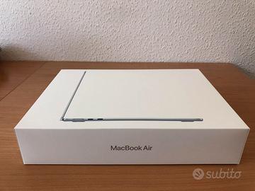 Apple Portatile MacBook Air 15'' con chip M4 (2025