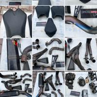 Aprilia rsv4 tantissimi ricambinon sono in foto 