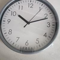 orologio grigio nuovo