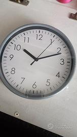 orologio grigio nuovo