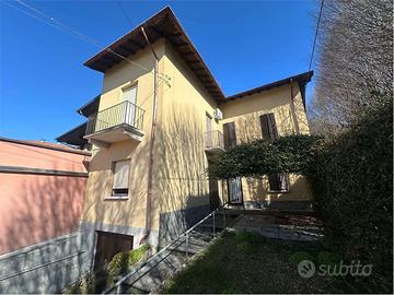 Porzione di Casa a Taino