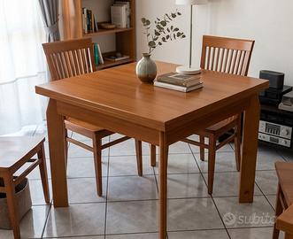 Tavolo da sala in legno