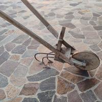 aratro in legno antico