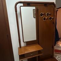 Appendiabiti in legno con specchio