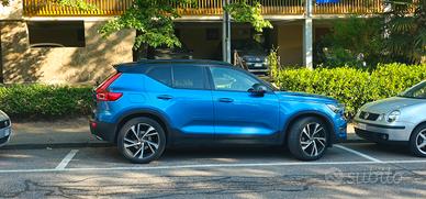 volvo xc40 D4 r design awd