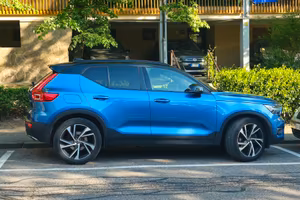 volvo xc40 D4 autom. r-design awd 190cv