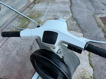 Vespa 50 faro quadrato