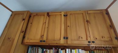 Cameretta singola in legno massello con mensole