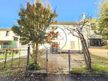 Casa indipendente di 120 m² con 5 locali e box aut