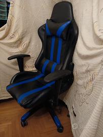 Sedia da gaming blu e nera