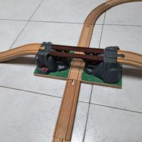 Pista in legno con ponte meccanico