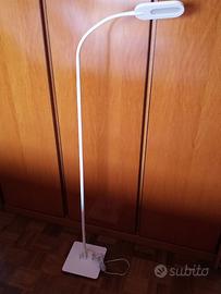 Lampada led da pavimento bianca