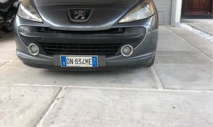 Peugeot 207 1.6 HDi 110CV CC Tecno