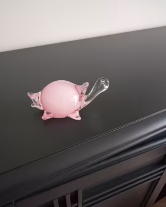 tartaruga in vetro rosa  