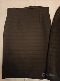 tailleur nero con gonna midi al ginocchio 