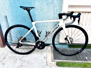Megamo Pulse Carbon shimano di2 dt swiss