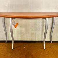 Consolle ovale in legno con gambe in alluminio