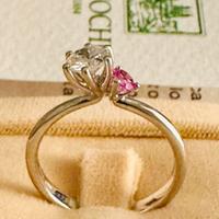 Anello con diamante e zaffiro rosa