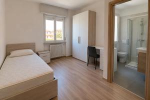 Luminosa stanza singola con bagno privato