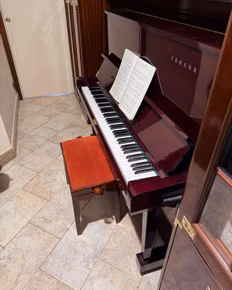 Raro Pianoforte verticale Yamaha U3 bordeaux con s
