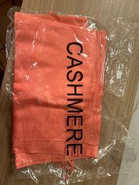 Sciarpa in cashmere color pesca