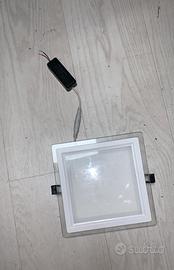 Lampada a led con bordo in vetro