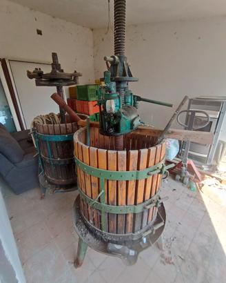  Tre Torchi per Uva di Alta Qualità, Pronti per la