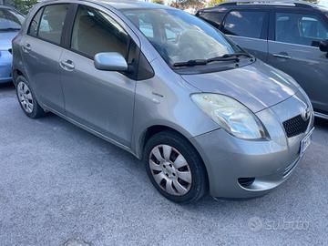 Toyota Yaris 1.0 5 porte Sol