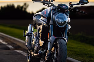 MONSTER DUCATI 937