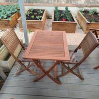 Tavolo in legno da esterno + 2 sedie