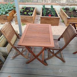 Tavolo in legno da esterno + 2 sedie