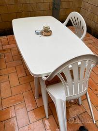 Tavolo con 2 sedie