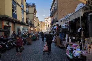 NEGOZIO A NAPOLI
