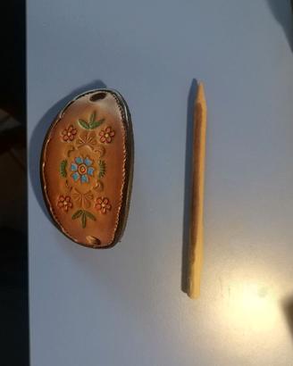 Fermaglio capelli in pelle decorato