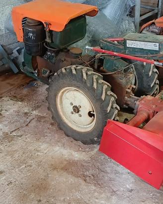Motocoltivatore con trincia erba
