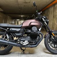 Moto Guzzi V7 iii Stone Night Pack