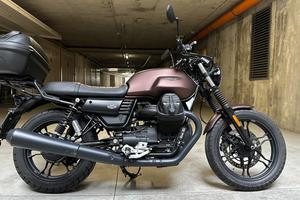 Moto Guzzi V7 iii Stone Night Pack