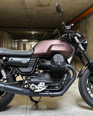 Moto Guzzi V7 iii Stone Night Pack