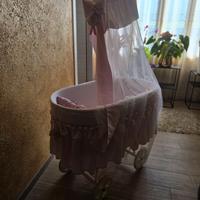 Culla con baldacchino e accessori