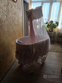 Culla con baldacchino e accessori